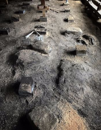 100年の痕跡　束石