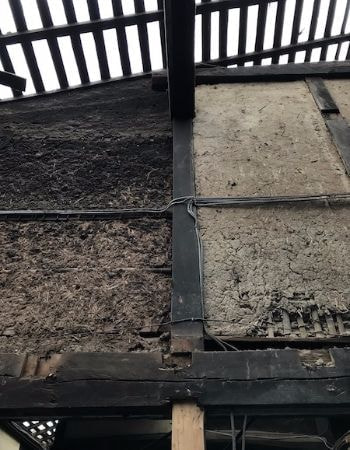 100年の痕跡　土壁