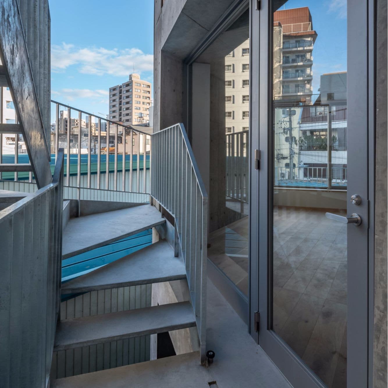 大池薬局ビル　オフィス入り口